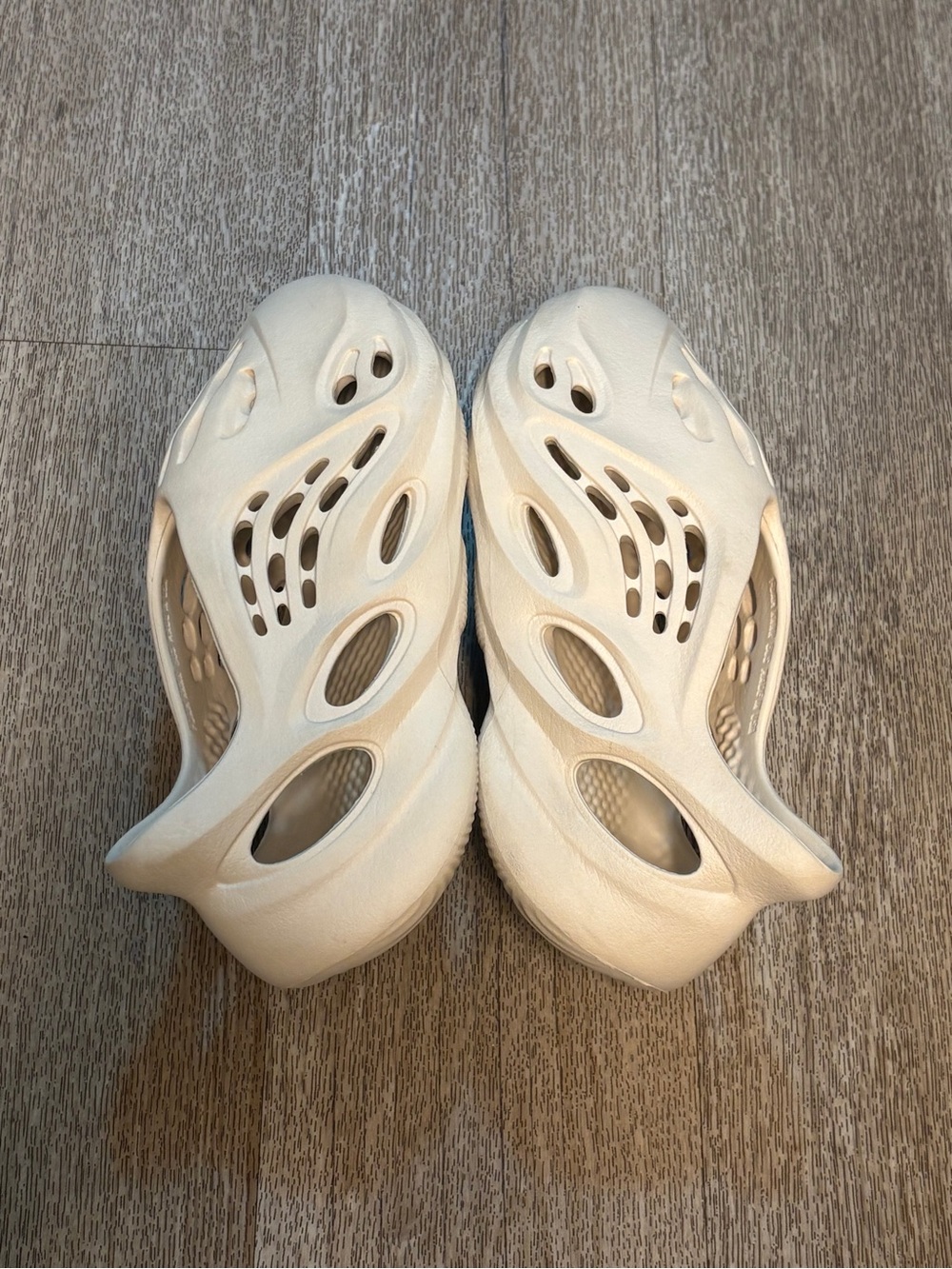 YEEZY MENS SAND FOAM RUNNER SIZE 6 - Picture 3 of 8